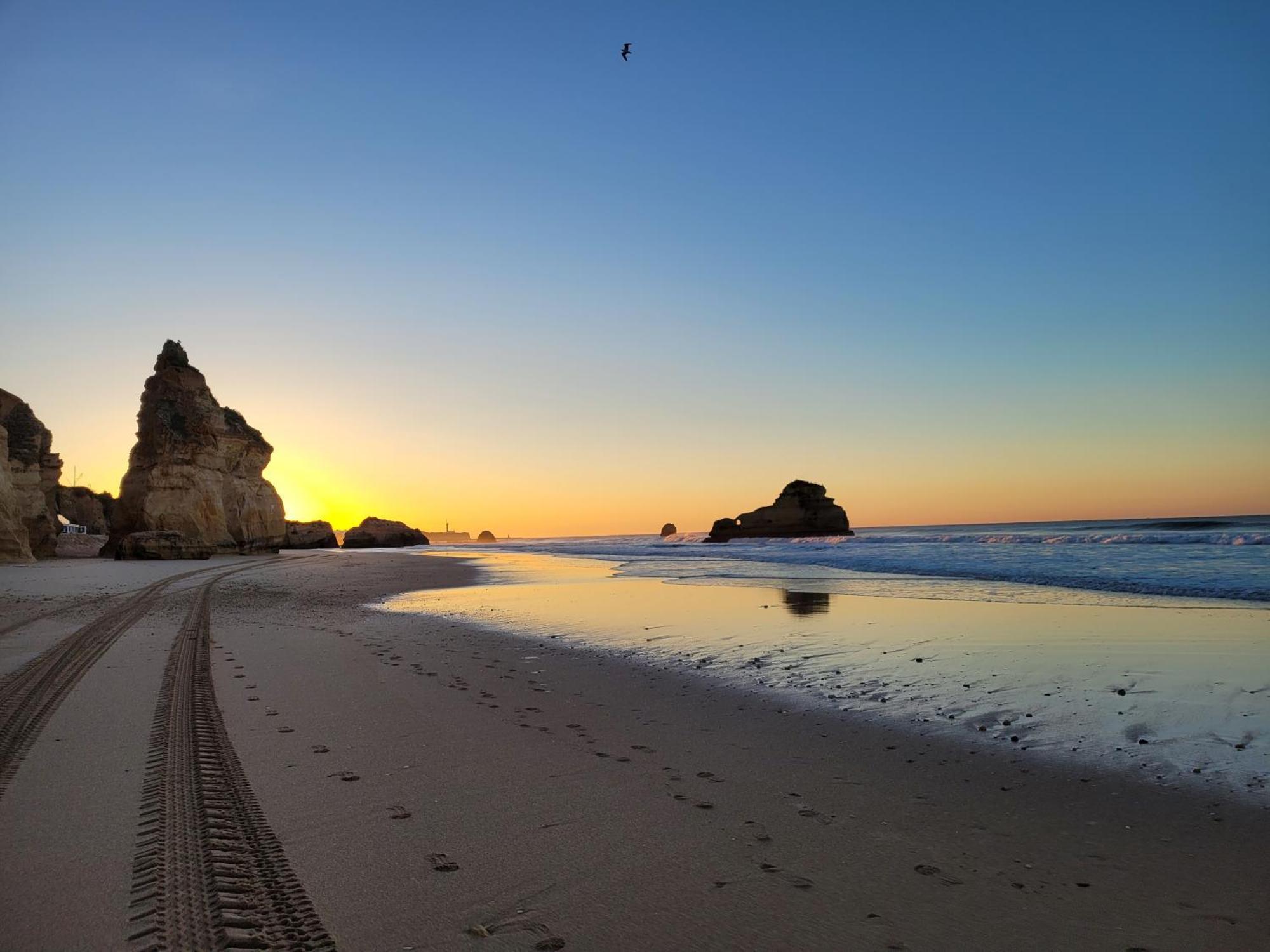 O Wow Sunset Beach And Cliffs View Портиман Экстерьер фото
